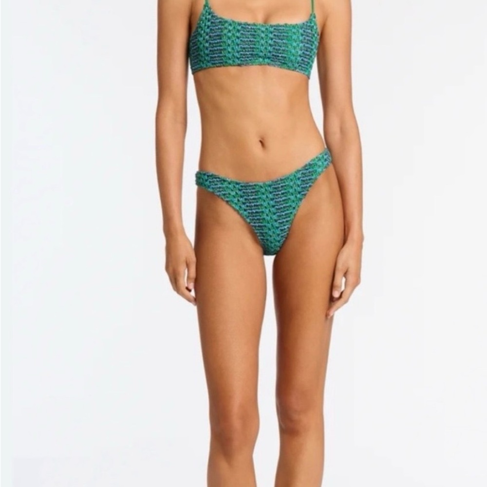 ISO Triangl Swimwear MICA - SAXE
Green Crochet Crop Bikini